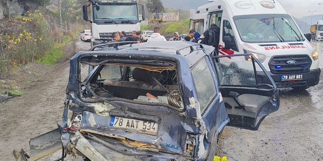 Karabk'te beton mikseri ile otomobil arpt: 5 yaral