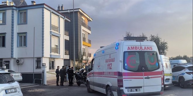 Antalya'da Polis Memuru Dehet Sat: Ei ve ki ocuunu ldrd
