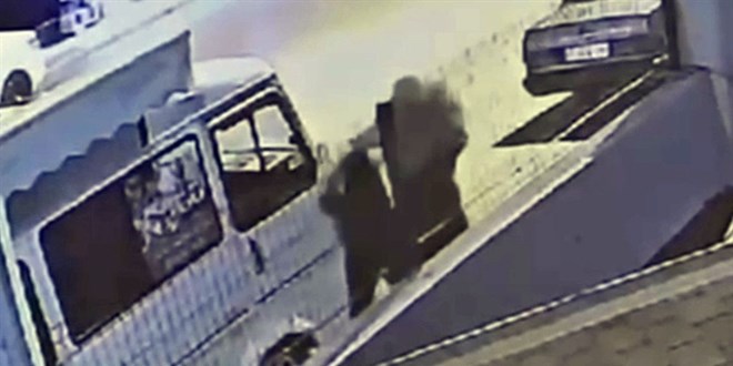 Kaldrmda yryen kadn darbedip yaralayan zanl yakaland - Son Dakika Haber