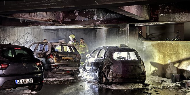 Site otoparknda 3 ara yand, 18 kii dumandan etkilendi - Son Dakika Haber