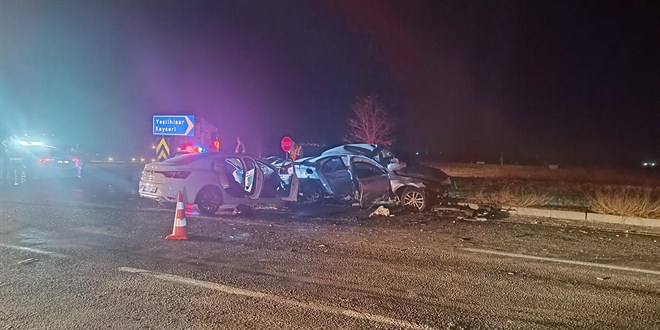 Nide'de iki otomobil arpt: 3 l, 6 yaral - Son Dakika Haber