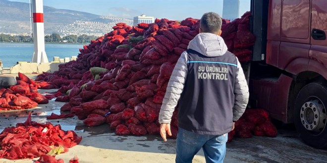 zmir'de kaak avlanan 27 ton midye ele geirildi