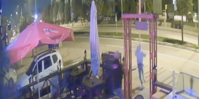 Bursa'da i yeri sahibi dkkanna defalarca giren hrsz sopayla kovalad