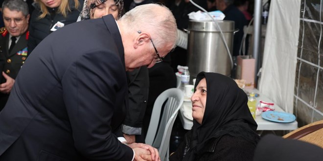 Bakan Gler'den ehit ailelerine taziye ziyareti - Son Dakika Haber