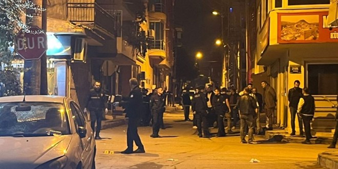 zmir'de sokak ortasnda ilenen cinayete 4 tutuklama - Son Dakika Haber