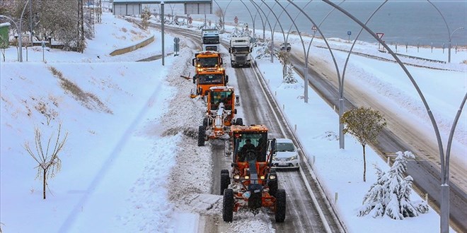 Ulatrma ekiplerinin karla mcadele mesaisi balad