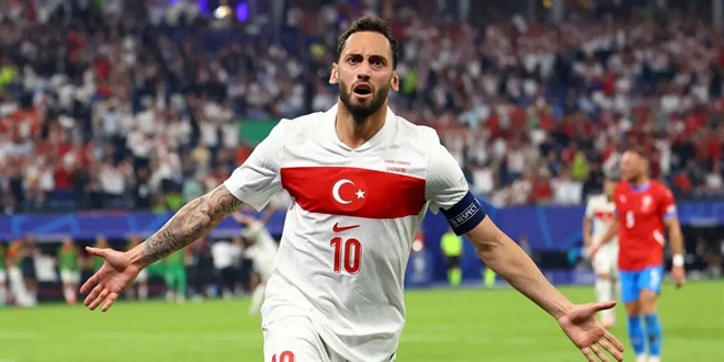 Hakan alhanolu, A Milli Takm aday kadrosundan karld - Son Dakika Haber