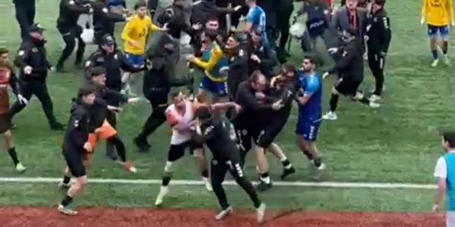 Futbol sahas ringe dnd, 24 krmz kart kt - Son Dakika Haber