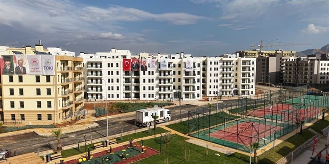 Depremzedeler yuvalarna kavutu!