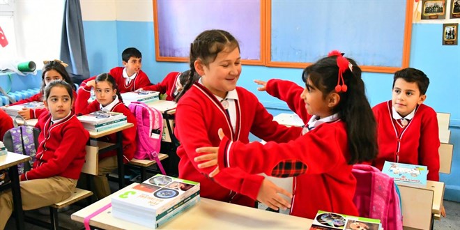 Ara tatil sona erdi, milyonlarca renci yeniden snflarda - Son Dakika Haber