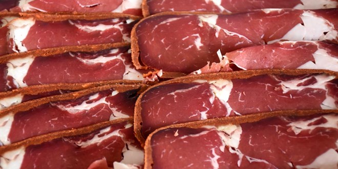 Pastrma yedikten sonra fenalaan 5 kii hastanelik oldu - Son Dakika Haber