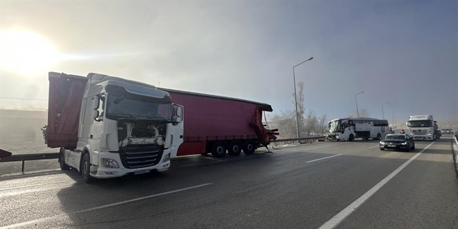 Erzurum'da yolcu otobs ile tr arpt: 11 yaral
