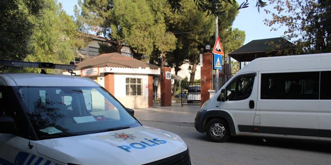 Okul nndeki tartma kanl bitti: 2 renci bakla yaraland