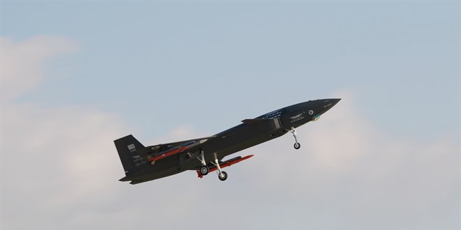 Bayraktar KIZILELMA'dan milli donanmlarla gvde gsterisi