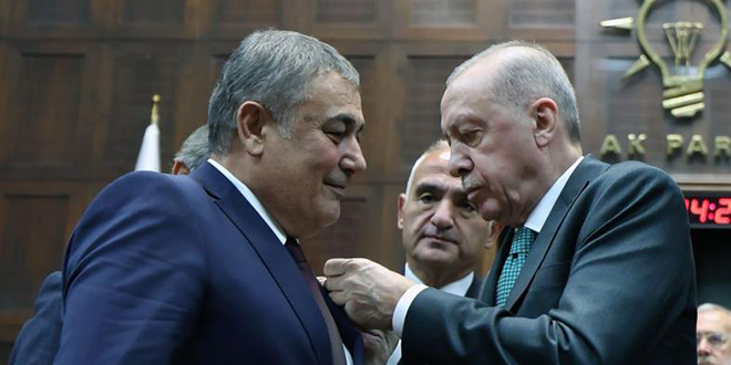 CHP'den istifa eden Aksu Belediye Bakan, AK Parti'ye katld