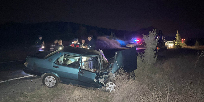 Kepeyle arpan otomobildeki baba ld, olu yaraland