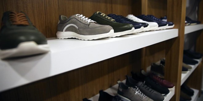 'Bir ayakkab kendimize, bir devlete alyoruz'