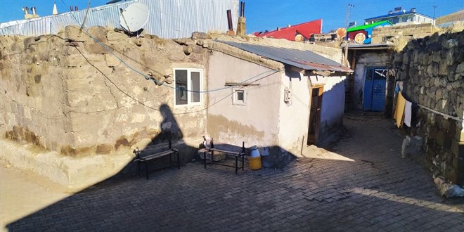 Erzurum Tekman'da bir kiiyi dverek ldren 6 kiiden 3' ev hapsi ald!