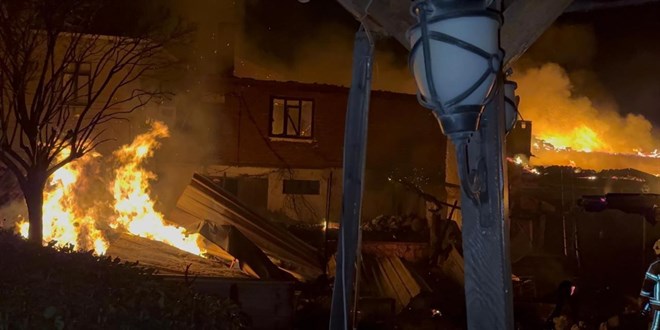 Bursa'da kafede balayan yangn 2 eve srad - Son Dakika Haber
