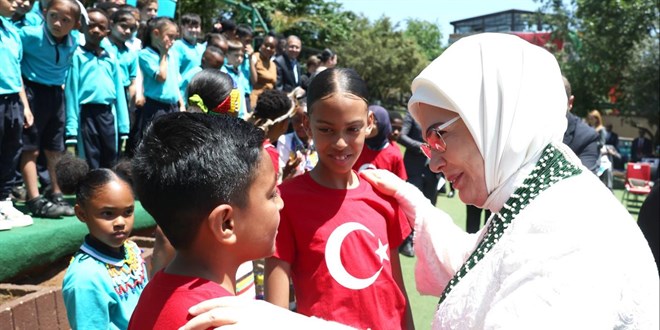 Emine Erdoan: Afrikal ocuklarmzla bulumaktan mutluluk duydum