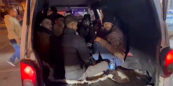 Avrupa hayaliyle ktklar yolda minibs bagajnda yakalandlar - Son Dakika Haber