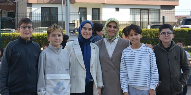 27 yllk retmen, yetitirdii eski rencisiyle omuz omuza grev yapyor - Son Dakika Haber