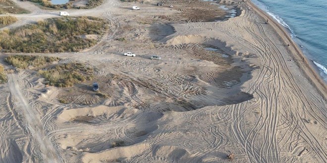 Antalya'da kum hrszlar sahilleri talan etti