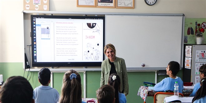 Engelleri aan Kader retmen, mesleinde 27'nci yln doldurdu