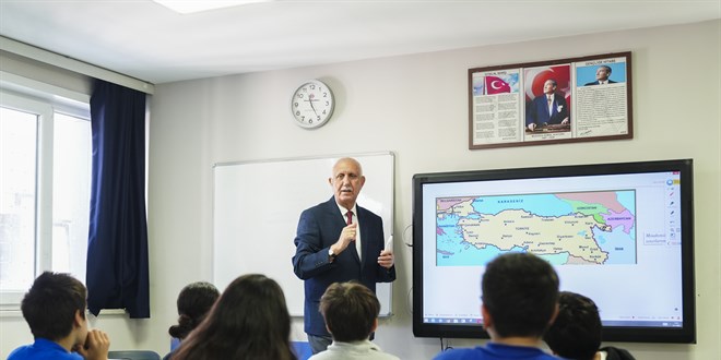 52 yllk nar: Baba, kz, oul ve gelin ayn okulda renci yetitiriyor! - Son Dakika Haber