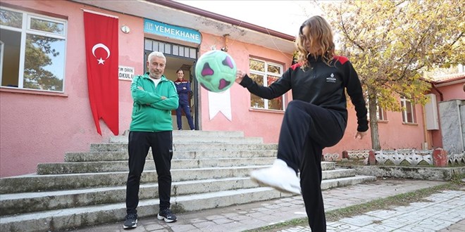 Tolga retmen, kz rencilere okulu futsalla sevdirdi - Son Dakika Haber