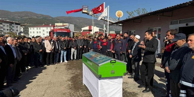 Trafik kazasnda len itfaiye eri topraa verildi - Son Dakika Haber