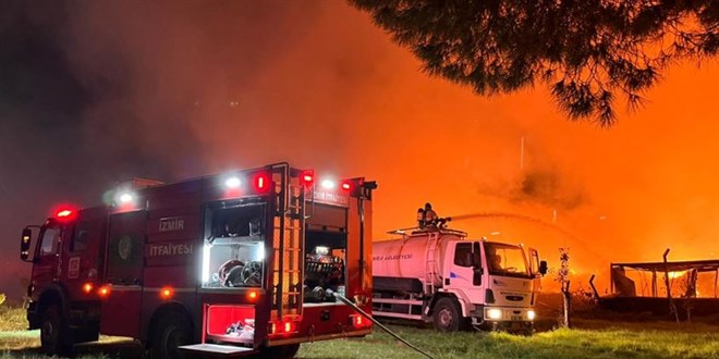 zmir'de belediyeye ait p depolama alannda yangn