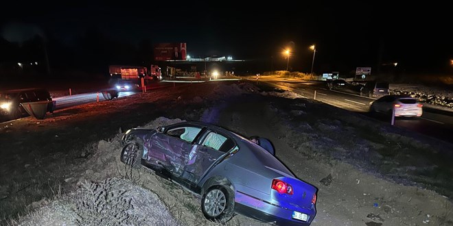 Uak'ta iki otomobilin arpt kazada 10 kii yaraland - Son Dakika Haber
