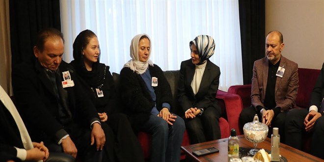 Bakan Gkta, ehit Caner Kandemir'in ailesini ziyaret etti - Son Dakika Haber