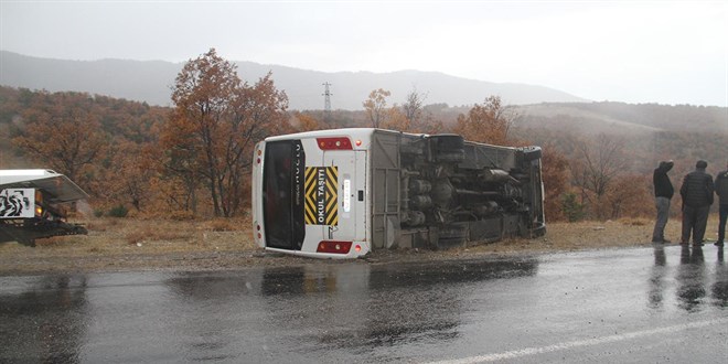 Konya'da renci servisi devrildi: 29 yaral