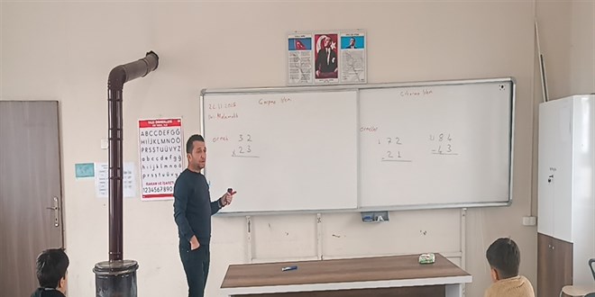 ki rencisi olan ky okulunda 'retmenler Gn' kutlamas - Son Dakika Haber