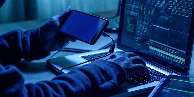 Kiisel veri hrszlarna operasyon: 14 pheli yakaland