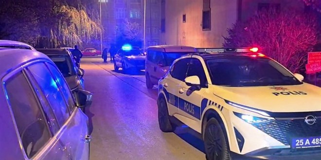 Erzurum'da otomobil iinde kan bakl kavgada 3 kii yaraland - Son Dakika Haber