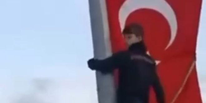 Bursa'da ocuklarn bayrak hassasiyeti duygulandrd