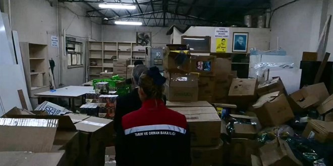 zmir'de byk gda operasyonu: 30 ton tarihi gemi gda ele geirildi - Son Dakika Haber