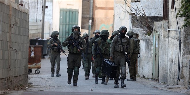 srail gleri ellerini kaldrarak teslim olan 2 Filistinliyi infaz etti - Son Dakika Haber