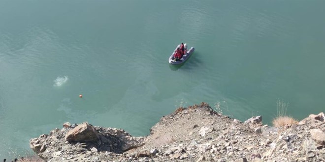 Van'da otomobil baraja utu: 2 kii ld