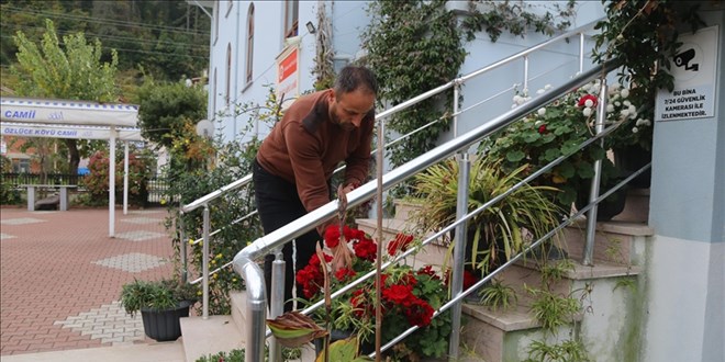 mam grev yapt caminin evresini ve ky iekle donatt - Son Dakika Haber