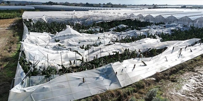 Antalya'da dolu ya etkili oldu, seralara zarar verdi - Son Dakika Haber