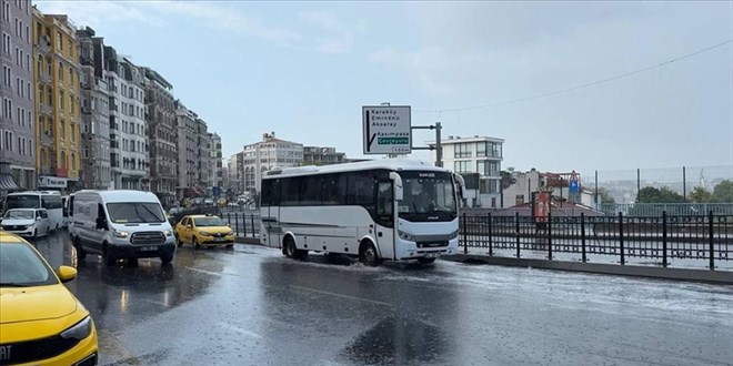stanbul'un baz blgelerinde ya etkili oluyor