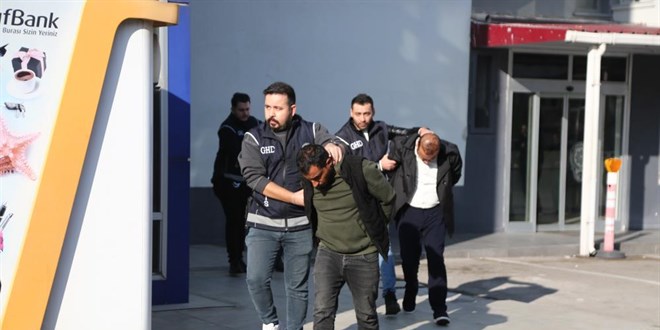 Snr 4 bin dolara geiyorlarm: 4 gmen kaaks tutukland - Son Dakika Haber