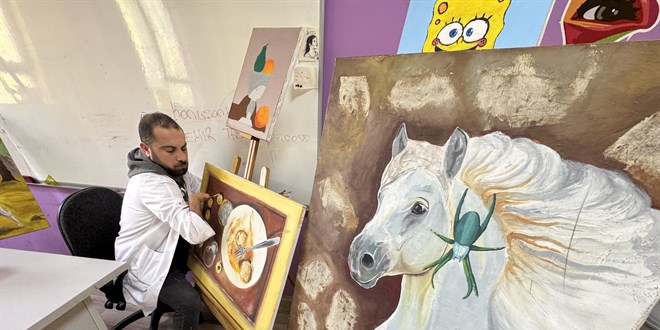 Engelli retmen rencilerine ilham kayna oldu - Son Dakika Haber