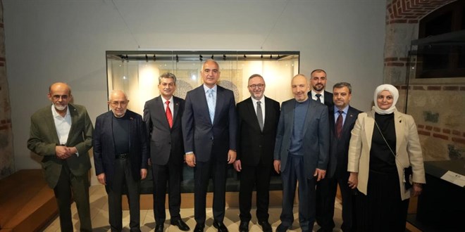 700 yllk yazma eserler stanbul'da bir araya geldi