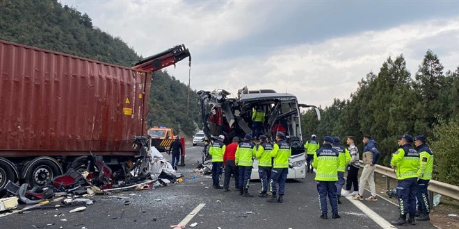 Osmaniye'de yolcu otobs tra arpt: 6 l, 11 yaral