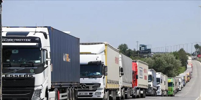 Ticaret Bakanl aklad, snrda geiler durdu: TIR'lara grev engeli